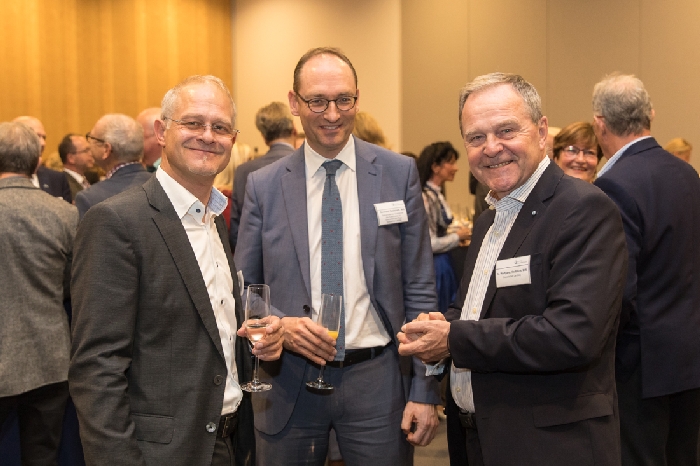 Klaus Kamitz, Regionalgeschäftsführer München IKK classic, Bernhard Seidenath, MdL und Dr. Wolfgang Heubisch, Vizepräsident des bayerischen Landtags Von links: Klaus Kamitz, Regionalgeschäftsführer München IKK classic, Bernhard Seidenath, MdL und Dr. Wolfgang Heubisch, Vizepräsident des bayerischen Landtags, Foto: Klaus D. Wolf